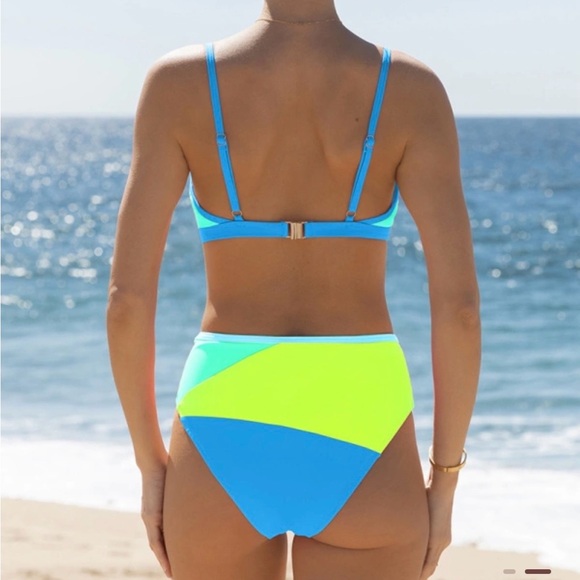 Popvil V-Wire Color Block Mid-rise
Blue Bikini Set - Picture 2 of 2